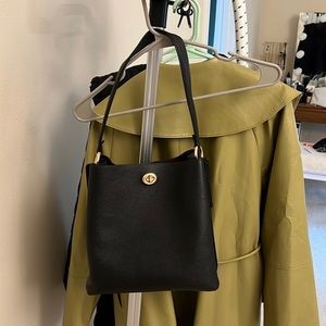 Coach women black two ways shoulder/crossbody leather bucket handbag